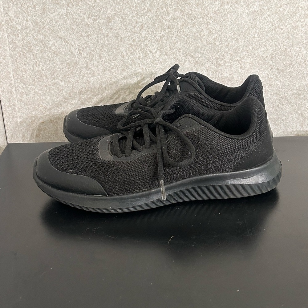 Women’s black nonslip shoes